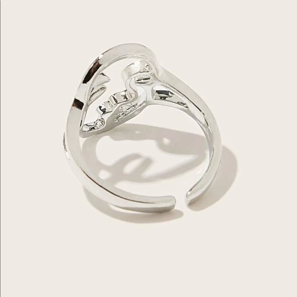 • Lola • Hollow Face Ring - Picture 3 of 6